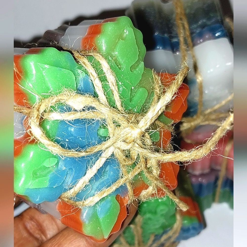 Hand crafted snowflake 3piece waxmelts from our Winter Wonderland collection - Picture 6 of 9